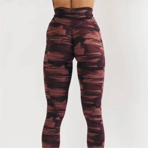 Alphalete Surface Power Legging in Burgundy Canvas Camo - Picture 2 of 8
